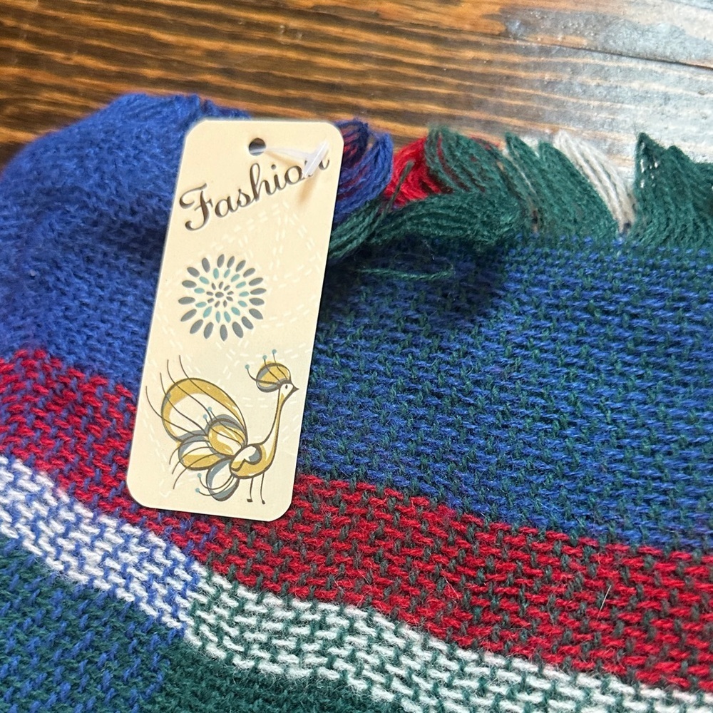 Plaid Fringe Blanket Infinity Scarf NWT - Picture 2 of 2